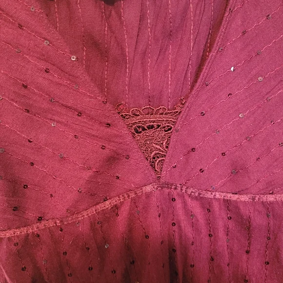 Le chateau burgundy sequins top - Picture 4 of 8